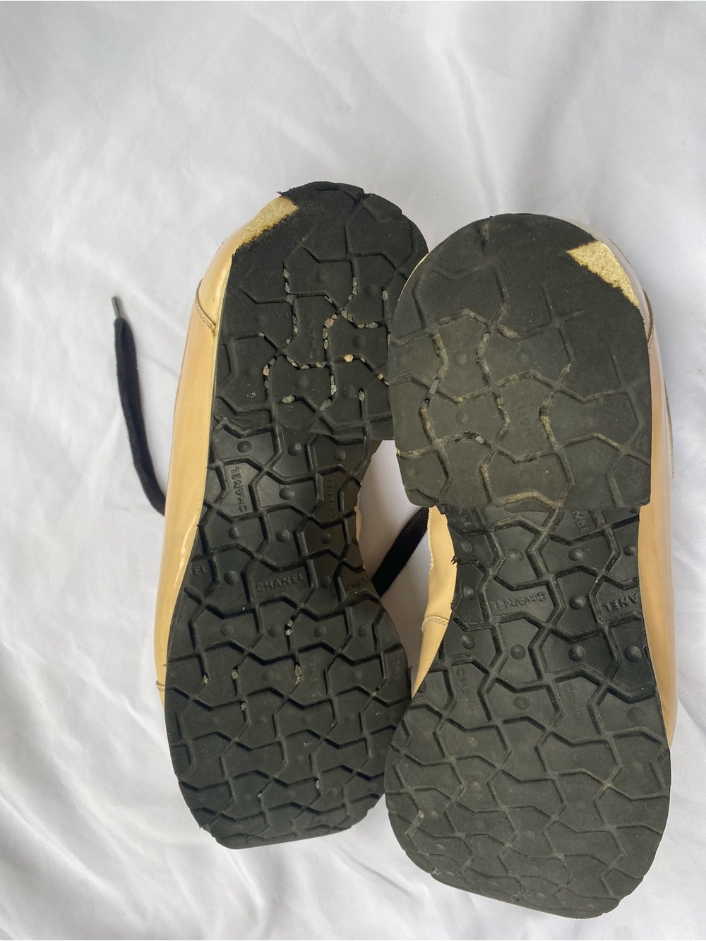 Vintage Chanel CC logo sneakers paten leather womens size 9 lace front FLAWS - Picture 5 of 16